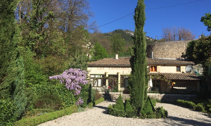 Chatillon-en-Diois Cabaña | Encantadora casa de campo con gran jardín a solo 3 minutos del centro del pueblo medieval.