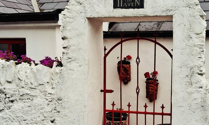 Garryvoe Cabaña | Charming Coast guard cottage overlooking Ballycotton harbour. Garden and yard.