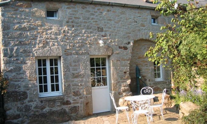 Theville Cabaña | Casa típica en Théville con jardín, terraza y chimenea, cerca de la playa de Utah Beach