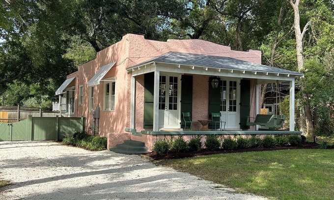 Fairhope Cabaña | Charming Coastal Cottage in Fairhope, steps away from Mobile Bay