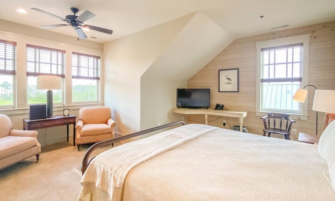 Oriental Casa | Charming Coastal Cottages & Suites – River Dunes