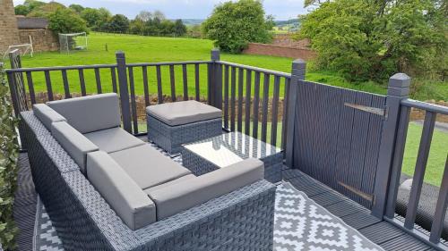 Skelton-in-Cleveland Casa | Charming Coastal Cottage with Hot Tub and Garden Sleeps 8
