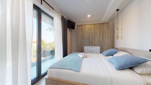 Drenje Apartamento | Charming Coastal Escape with Sea Views - 7 Guests