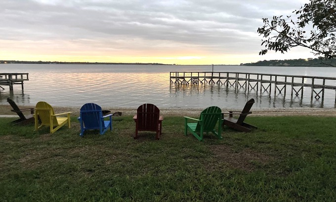 Dinero Casa | Charming Coastal Lakehouse *ALL INCLUSIVE*