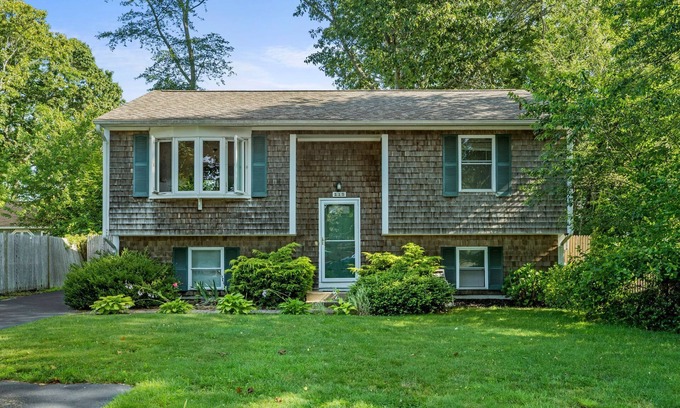 Narragansett Casa | Charming Coastal Retreat – Beautiful 4-Bedroom Home Near Narragansett Beach