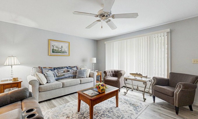 Port Clyde Casa | Charming Coastal Retreat with Comfortable Living Space and Washer/Dryer