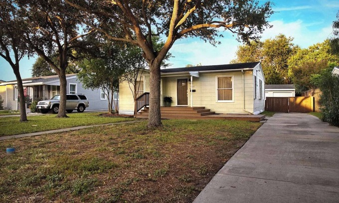 Bay Area Casa | Charming coastal cottage w/ vintage style & modern comfort | 2BR/2BA