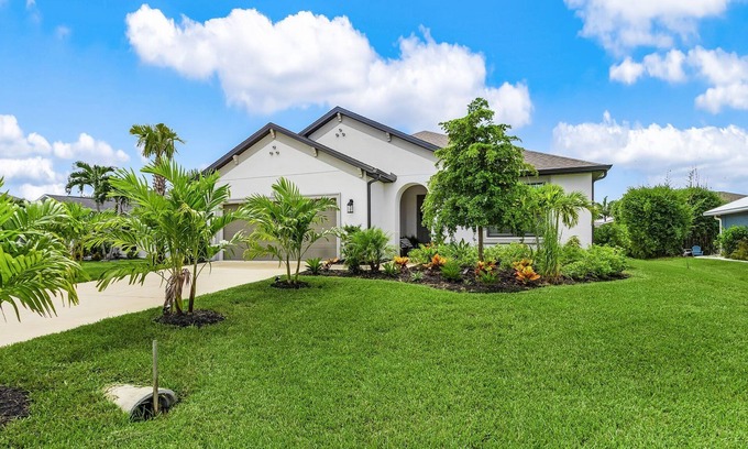 Burnt Store Casa | Charming, Comfort and Relaxation Await! - Casa Bella - Roelens