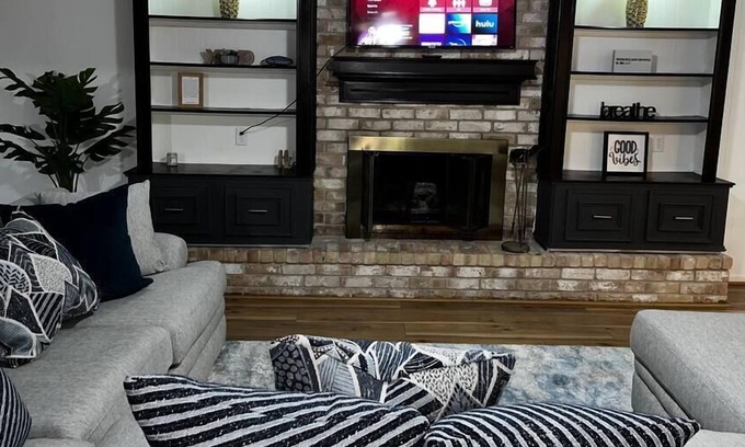 Atascocita Casa | Charming & Comfy 4bed home w/ indoor fireplace
