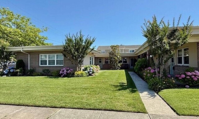 Stone Harbor Condominio | charming condo just three blocks from the beach