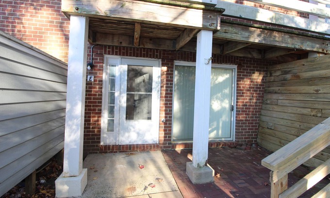 West Falls Church Condominio | Charming Condo With Lakeside View