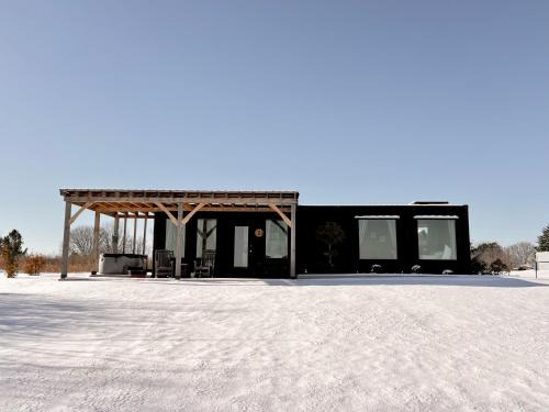 Pine Grove Casa | Charming Container Getaway Amidst Rural Serenity