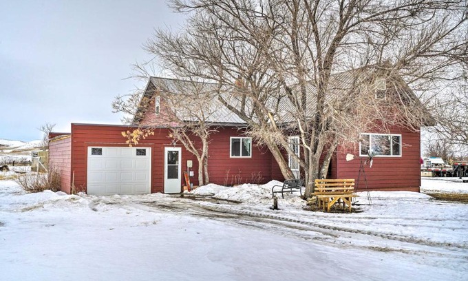 Lindsay Casa | Charming Corral Creek Ranch House in Circle