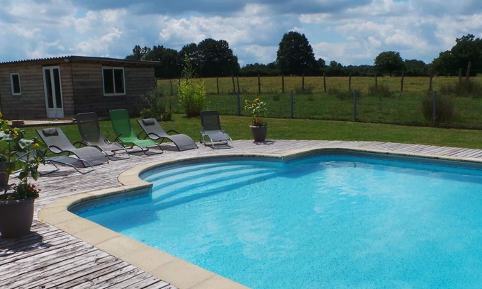 Creuzier-le-Neuf Cabaña | Casa de campo con piscina, terraza y jardín, cerca de Vichy