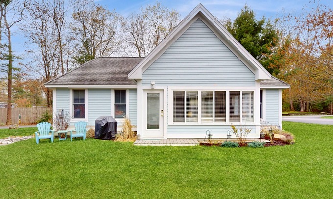 Summer Village Cabaña | Charming Cottage at Summer Village with Pools, Pickleball, Bocce and Game Room
