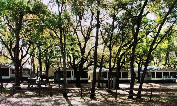 Salt Springs Cabina | Charming Cottage by the Lake!