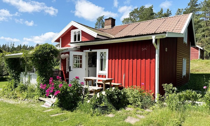 Vanersborg Municipality Chalet De Esquí | Charming Cottage by Lake Vänern, Frändefors | SE17013
