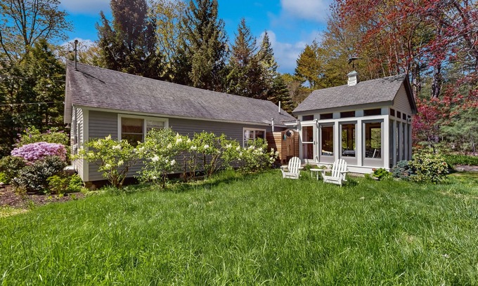Ogunquit - Wells Cabaña | Charming Cottage Close to Beaches with a Relaxing Patio and Nearby Attractions