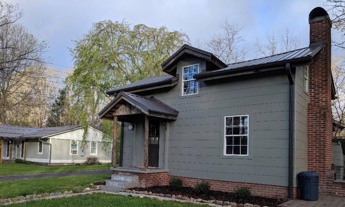 Brevard Cabaña | Cottage con Encanto en el centro
