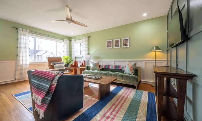 North Kessler Manor Casa | Charming Cottage - Game Room - Yard