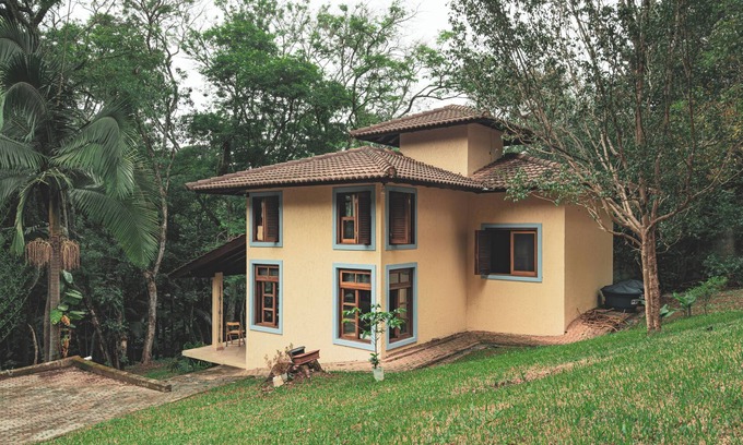Carapicuiba Chalet De Esquí | Charming Cottage in Granja Viana