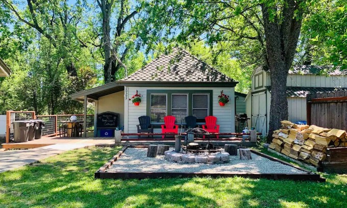 Soulsbyville Cabaña | Charming cottage in welcoming Soulsbyville with WiFi, and AC.