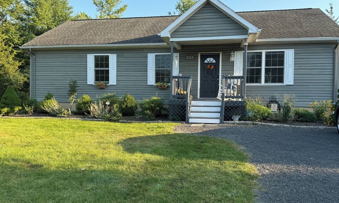 Athens Cabaña | Charming Cottage in Private Lake Community (Pet-Friendly!)
