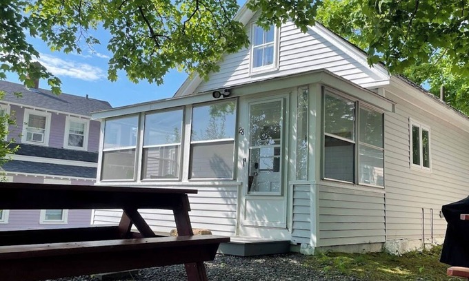 Ogunquit Cabaña | Charming cottage in the heart of downtown Ogunquit