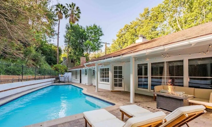 Sherman Oaks Cabaña | Charming Cottage in the Hills of LA - Close to Restaurants, Shops, Entertainment