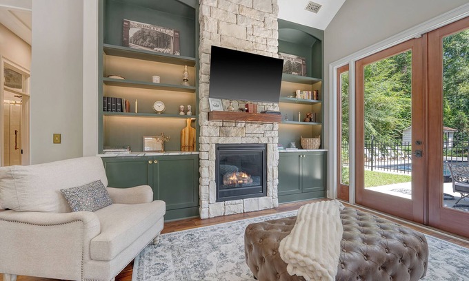 Summerville Historic District Cabaña | Charming cottage in downtown historic Summerville