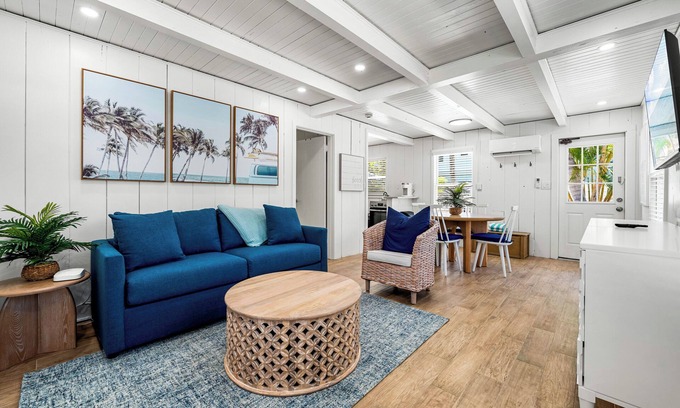 Siesta Key Cabaña | Charming Cottage Near Siesta Key Village!