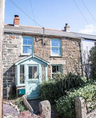 Illogan Casa | Charming Cottage near Beach!