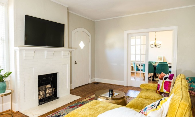 Opelika Cabaña | Charming cottage near downtown Opelika!