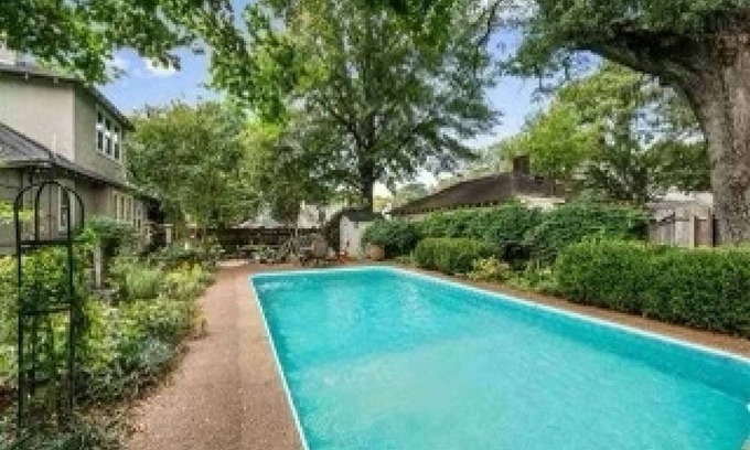 Vollintine-Evergreen Casa | Charming Cottage near Memphis zoo and restaurants