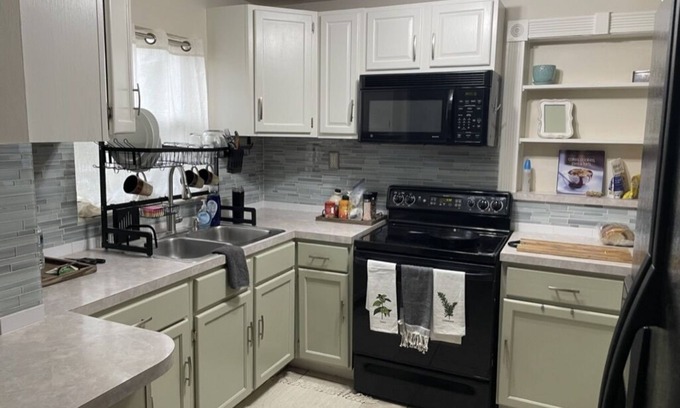 Historic Downtown Kissimmee Casa | Charming cottage near the lakefront in Kissimmee. walking to downtown amenities.