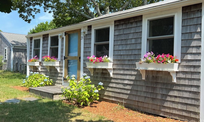 West Yarmouth Cabaña | Charming Cottage near Beach and Ferry