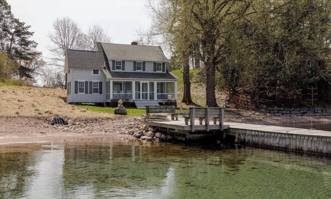 Clayton Cabaña | Charming Cottage On Banks Of St. Lawrence River