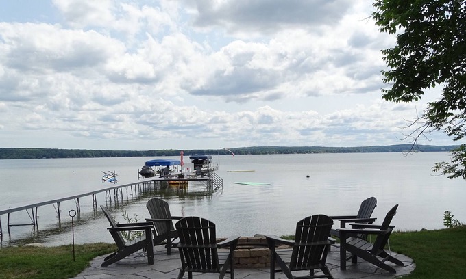 Brutus Casa | Charming Cottage on Beautiful Burt Lake