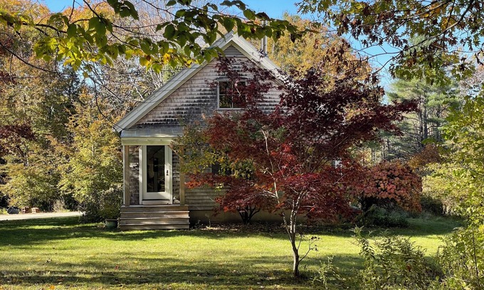 Freeport Cabaña | Charming cottage on conservation property