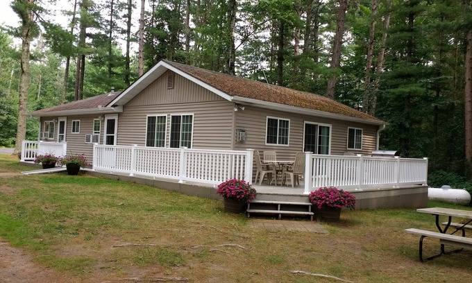 Stone Lake Cabina | Cabaña con Encanto en Long Lake; Cerca Trails Golf Course, Ski & Atv