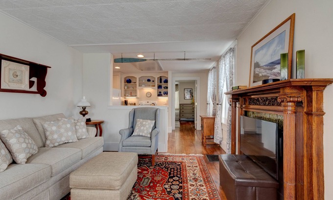 Eastport Cabaña | Charming Cottage on quiet street in Historic Eastport