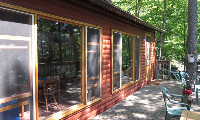 Rideau Lakes Cabaña | Encantadora casa de campo en Upper Rideau Lake, cerca de Westport, ON