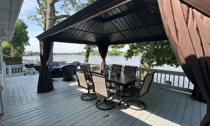 Monticello Casa | Charming Cottage on Lake Shafer-optional Pontoon! Screened gazebo and swim deck!