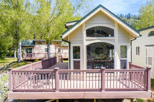 Big Bar Casa | Charming Cottage Rental with Fabulous Views of the Trinity River in Northern California