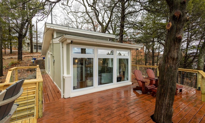 Shell Knob Cabaña | Charming Cottage-Romantic-Table Rock Lake Views-Silver Dollar City-Hot Tub-WiFi