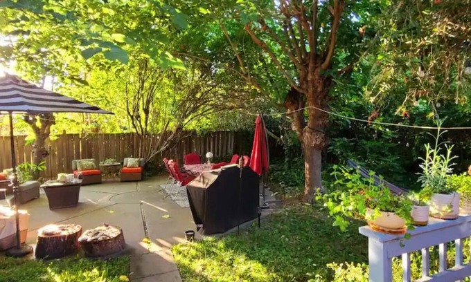 Arden-Arcade Cabaña | Charming cottage - Sacramento Oasis