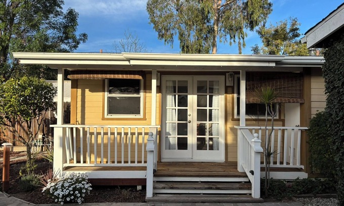 Thousand Oaks Cabaña | Charming cottage in Thousand Oaks with WiFi and AC