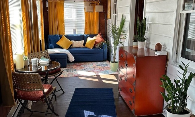 Mount Marion Casa | Charming cottage with lake access, wood burning fire place, and WiFi