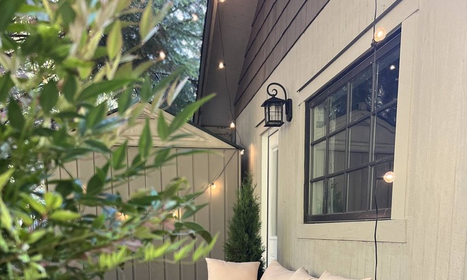North Bend Cabaña | Charming cottage with private yard in walking distance to gorgeous river hike!