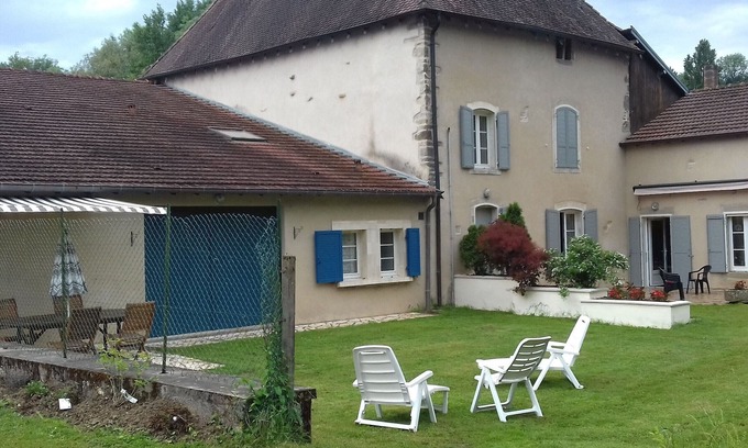 Isches Cabaña | Gîte Familial à Isches avec Jardin, Cheminée et Proximité Thermes